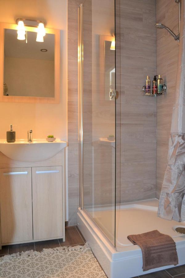 Vee 4 City Center Apartment Parnu Bagian luar foto